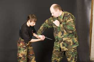 Пять эффективных приемов в армейском рукопашном бою